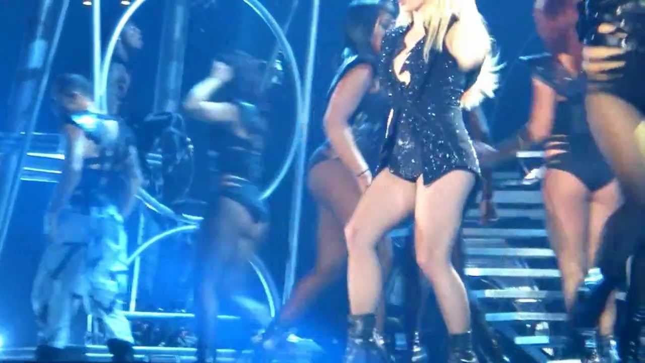 Britney Spears - Till The World Ends (Live @ Hallenstadion Zürich)