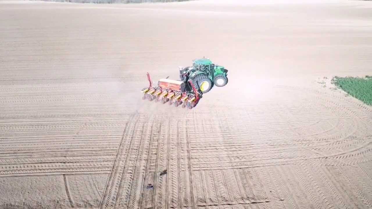 John Deere 6170R vs Vaderstad Tempo F8