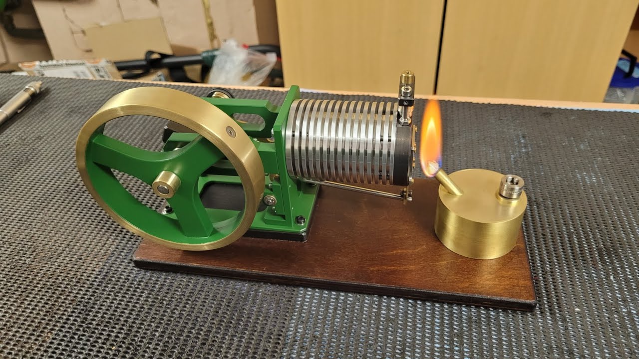 Flammenfresser Vakuummotor mit Graphit Kolben 2.Testlauf mit größerer Flamme 