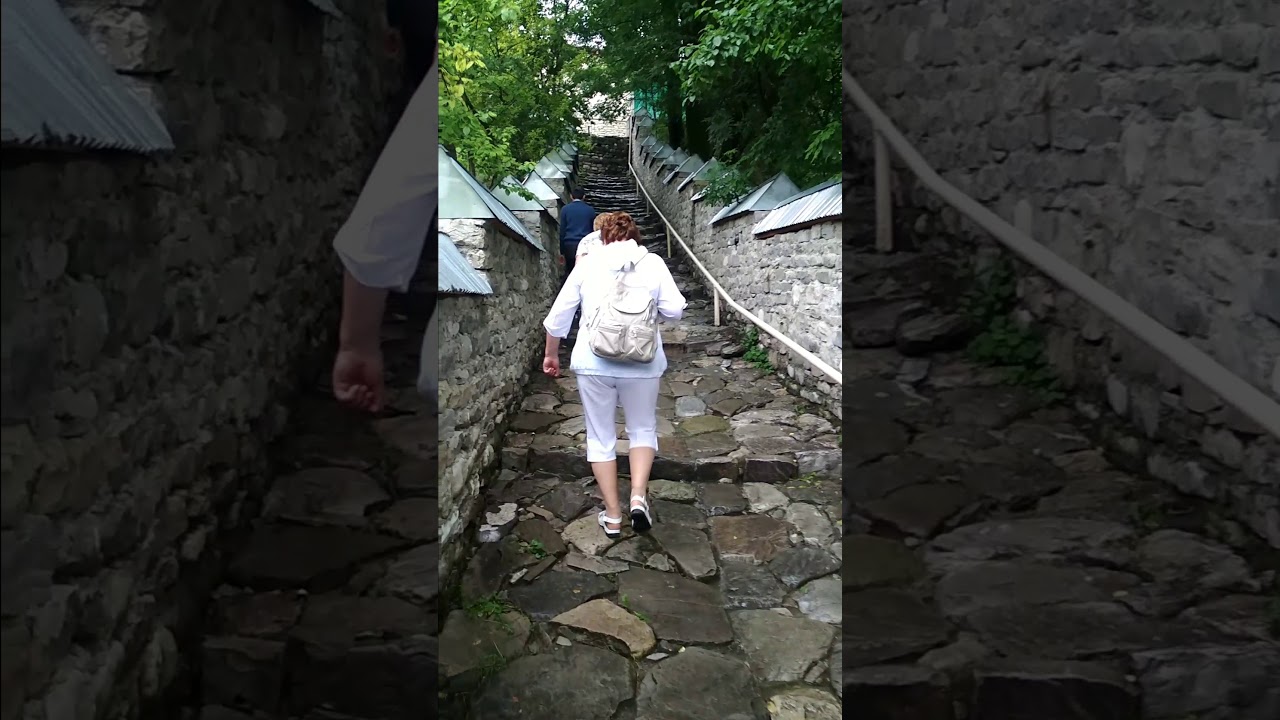 Одна из дорог в поселке Лагич