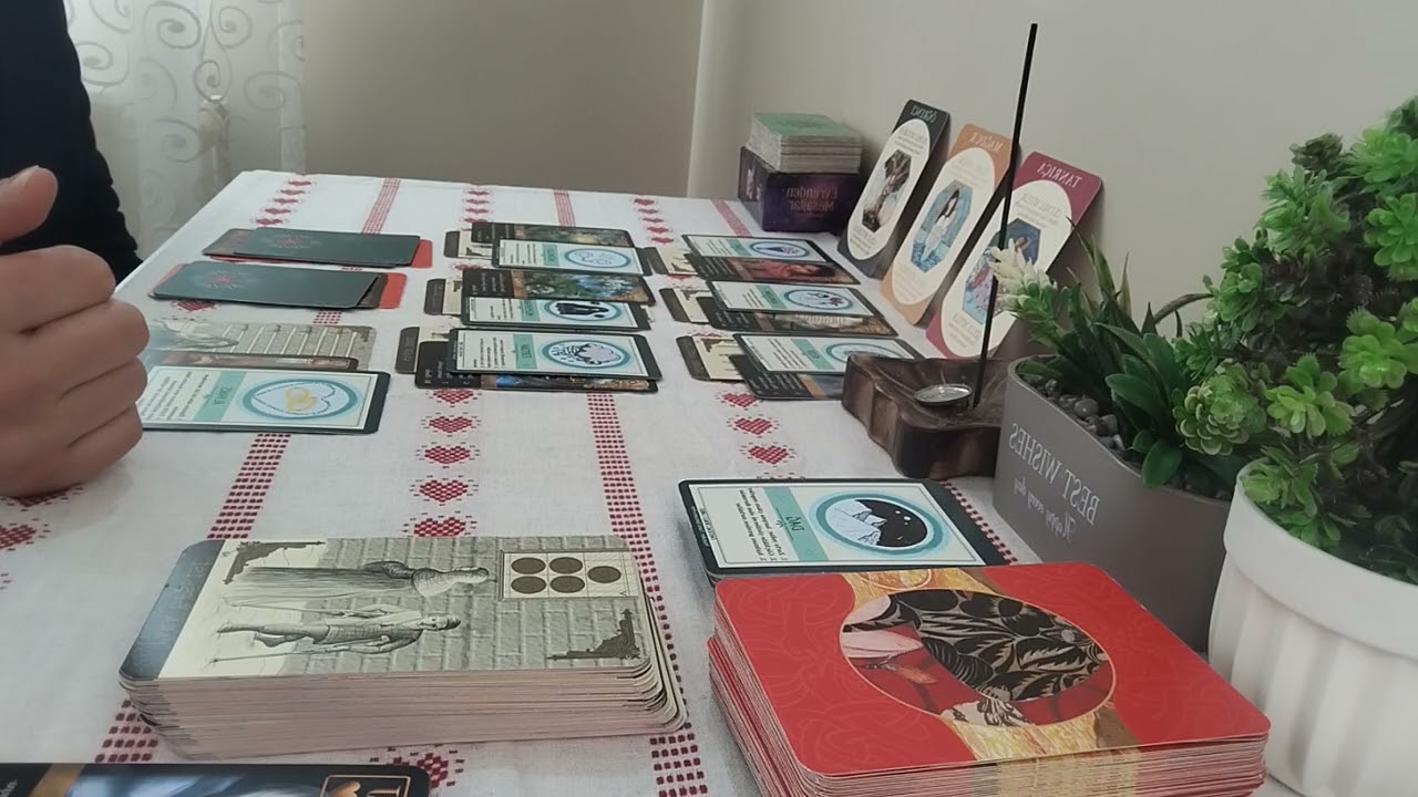 Aklındaki kişi çok pişmanın, geliyorum ❤diyor🍀 #aklimdakikişi #tarot #tarotfalı #astrolojiyorumu 