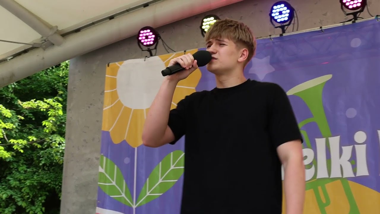 Szkoła Musicflow - Valerie ( cover by ) Leon Kruk