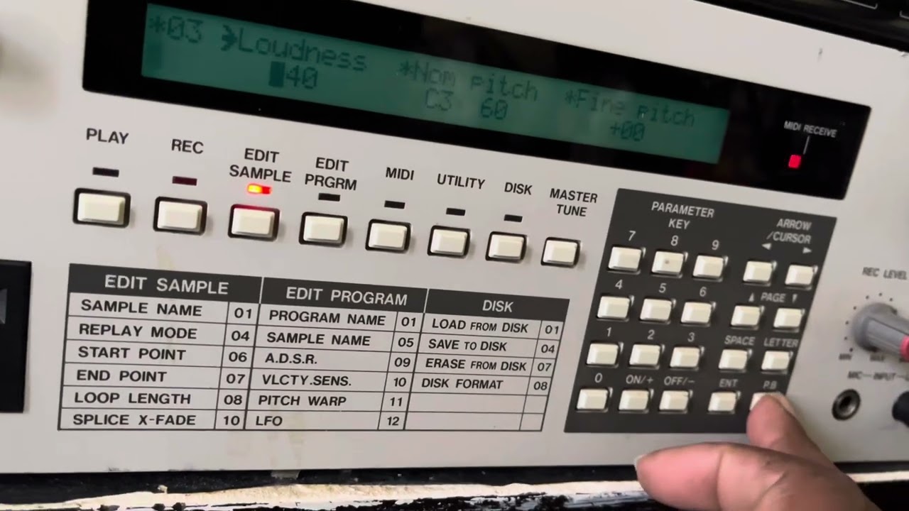 Sampling on the Akai s900