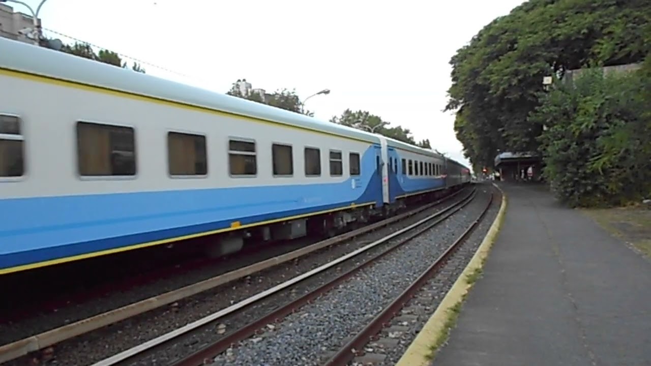 EMD GM. GT-22 CW A.906 de Trenes Argentinos El Bragado N°151 Pasando por Haedo.