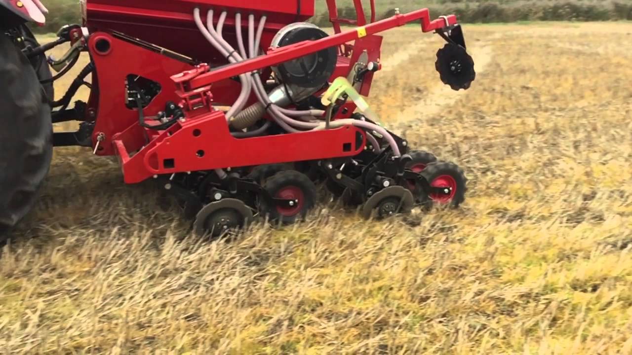 Weaving GD3000 drill and Case Maxxum 140 in Stubble