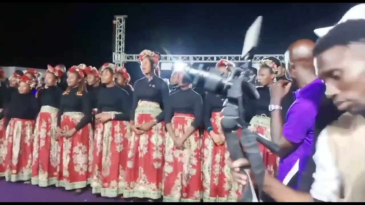 Witness the Unbelievable: Olojo Festival 2022 with De Emeralds Choir!