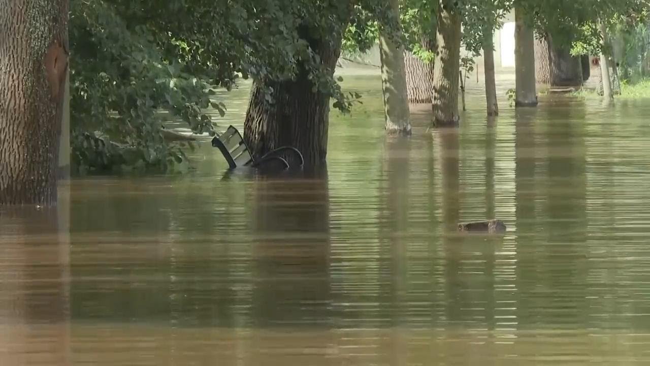 City in south-west of Czech Republic still struggles with knee high flood waters