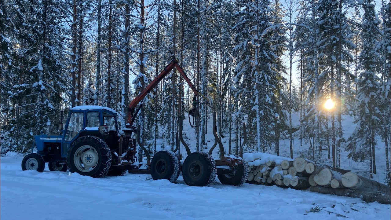 Pölli kulkee ja pieni kalusto esittely | FOORD 5000 & Tempo loggin