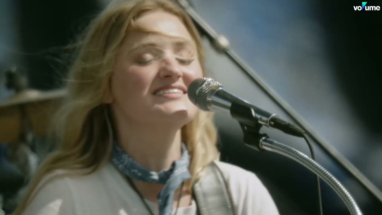Aly & AJ - Pretty Places (Live at BeachLife)