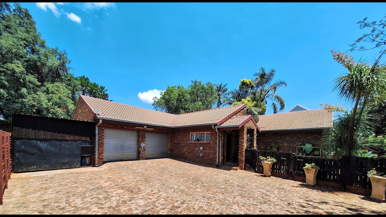 Spacious Family Home on 1123 sqm Stand with Ample Parking