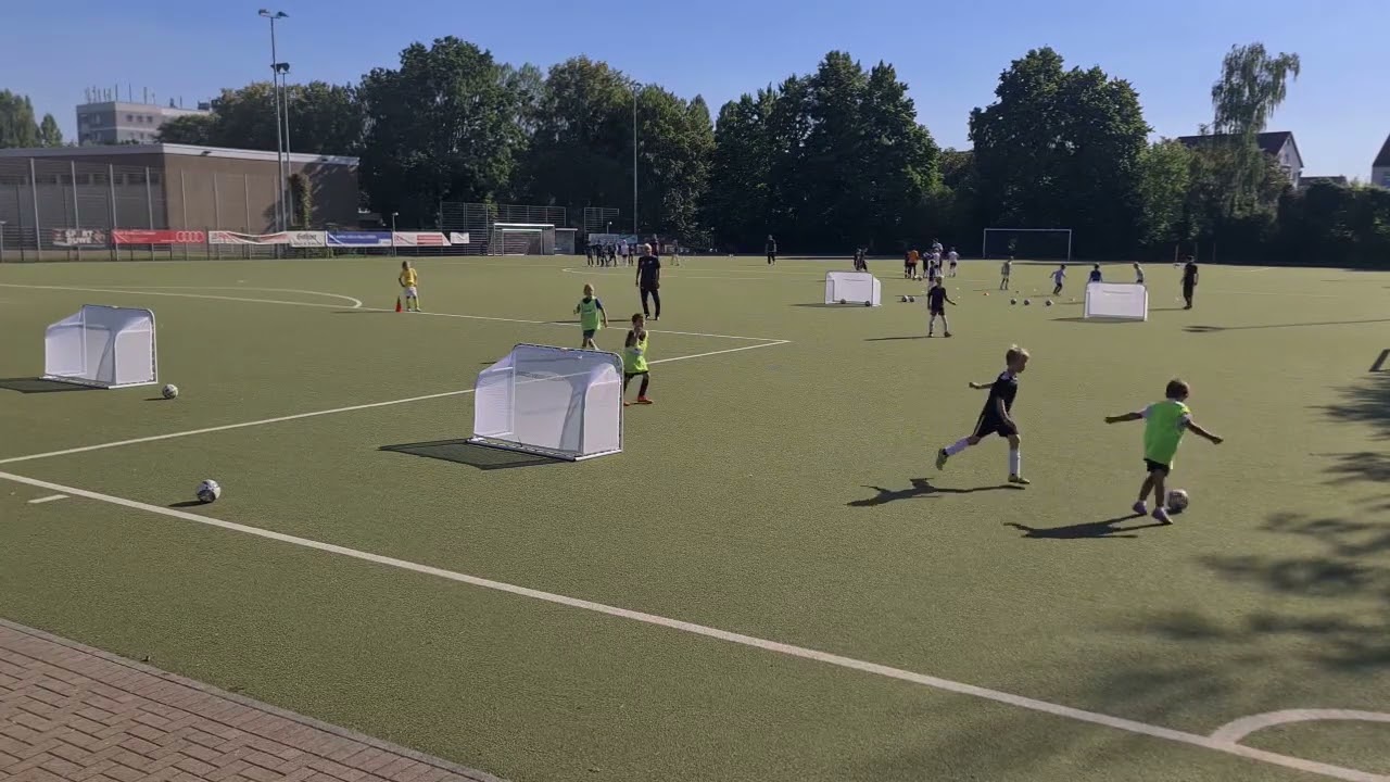 FUNino Trainingsübung - 3 gegen 1 am laufenden Band (Analyse)