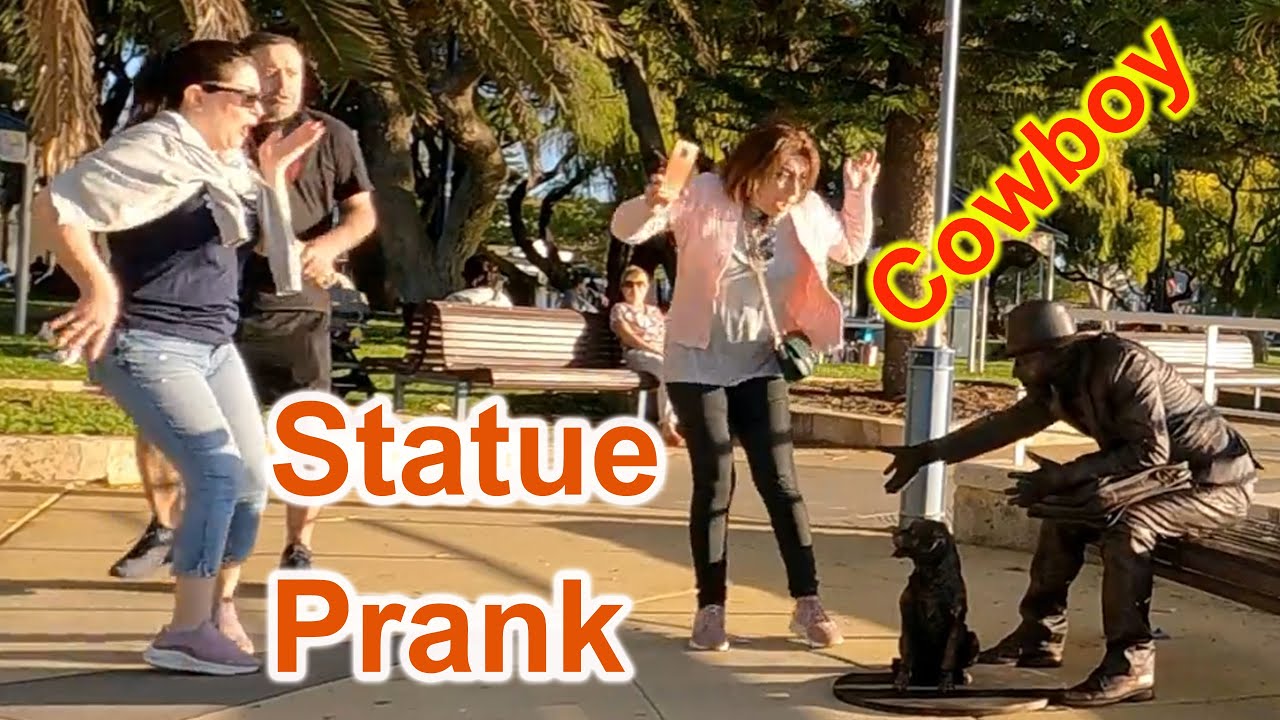 #Cowboy_prank | Statue Prank | lelucon statue prank |OH shit She  bumped her head 😂😂🤣