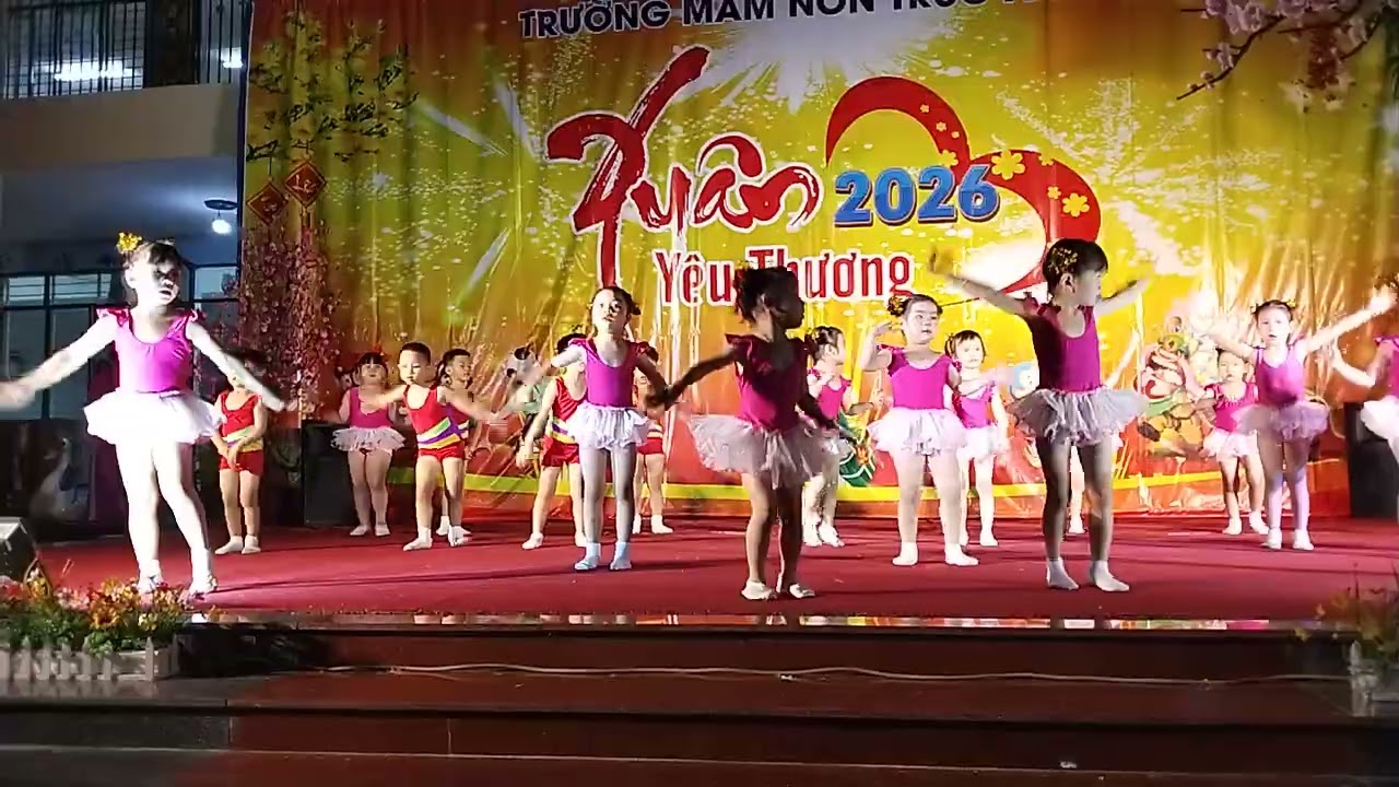 Câu lạc bộ văn nghệ 242