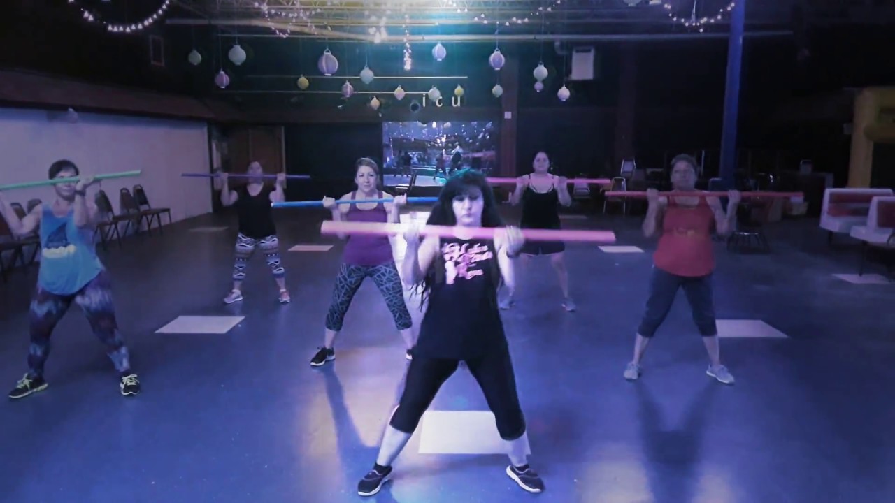 SALTANDO SIN PARAR zumba - palo BASTON