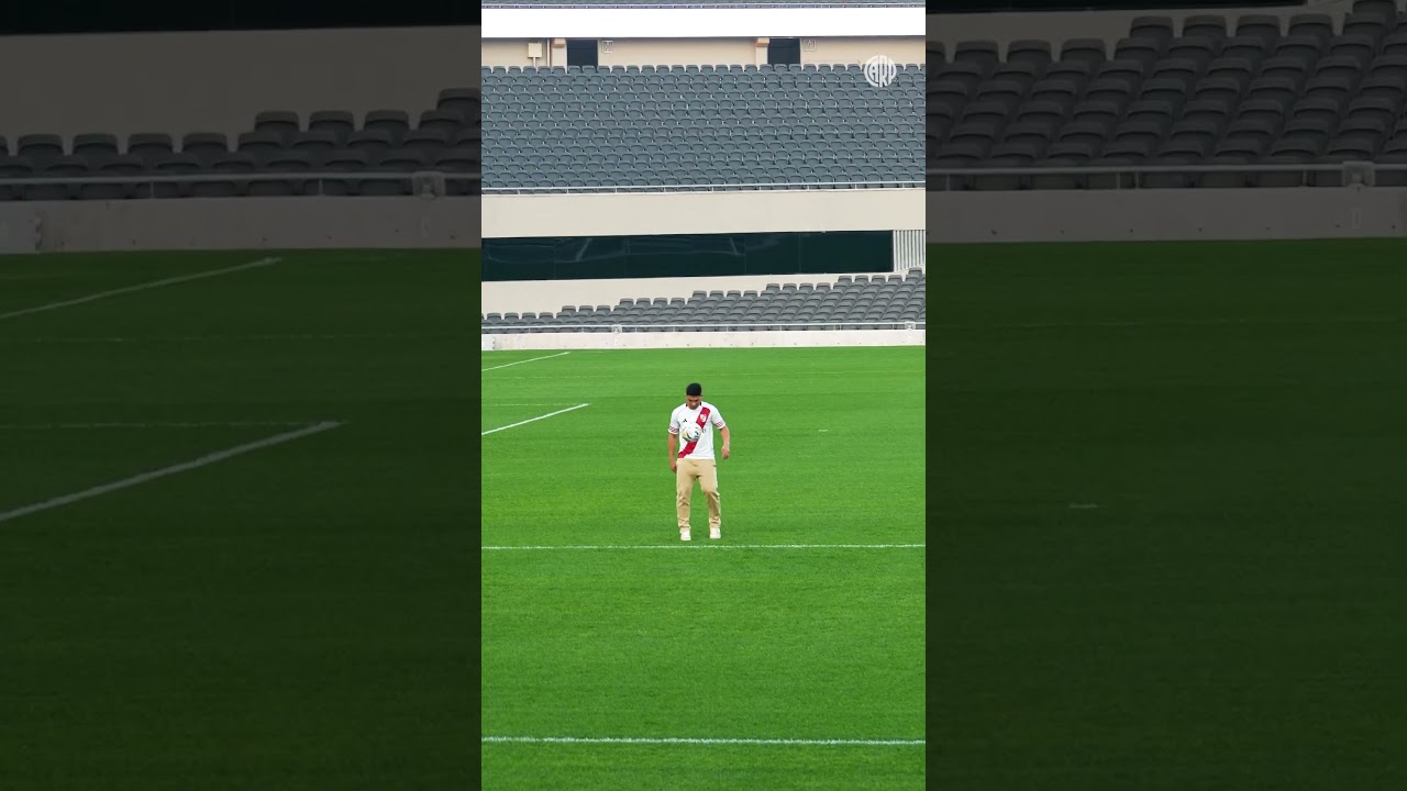 Maxi Salas y su primera tarde en el M&acirc;s Monumental 🤩🏟️ #riverplate #Salas