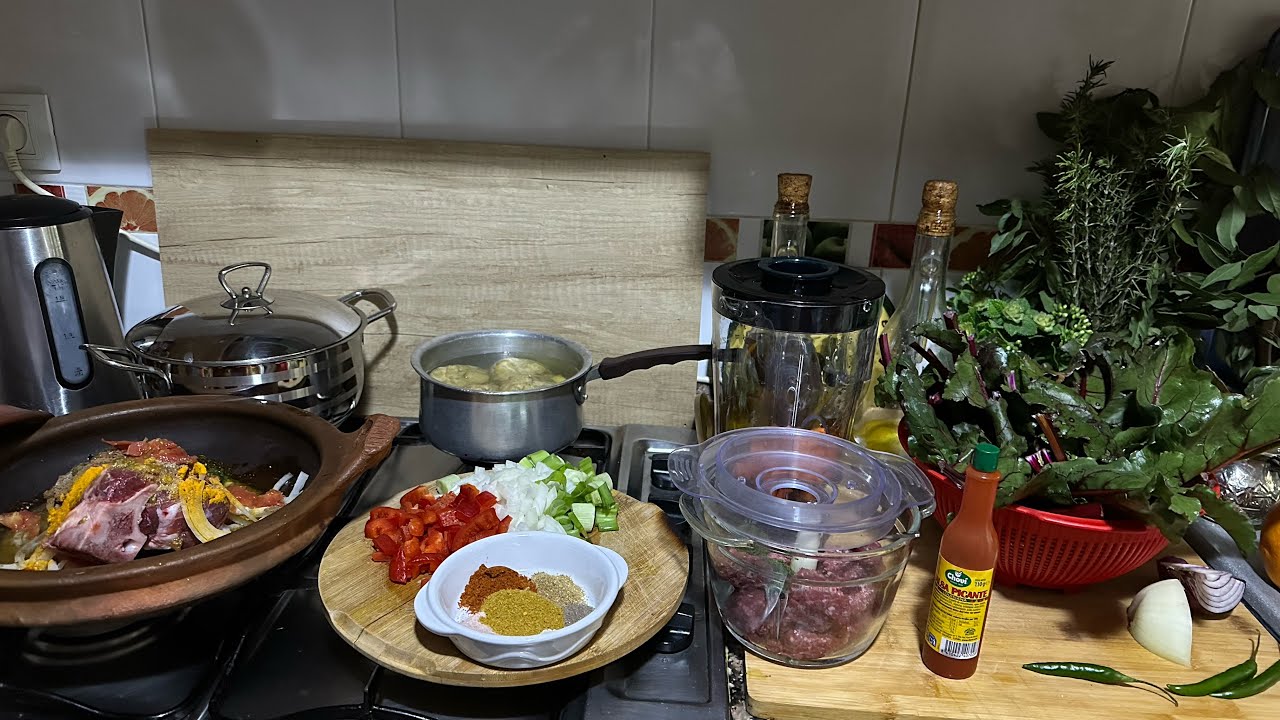 كباب بطريقة عجيبة وطاجين بالجلبانة والقوق واوراق الباربة مشرملين ومرحبا #الطبخ_المغربي #عشاءلذيذ 🇲🇦