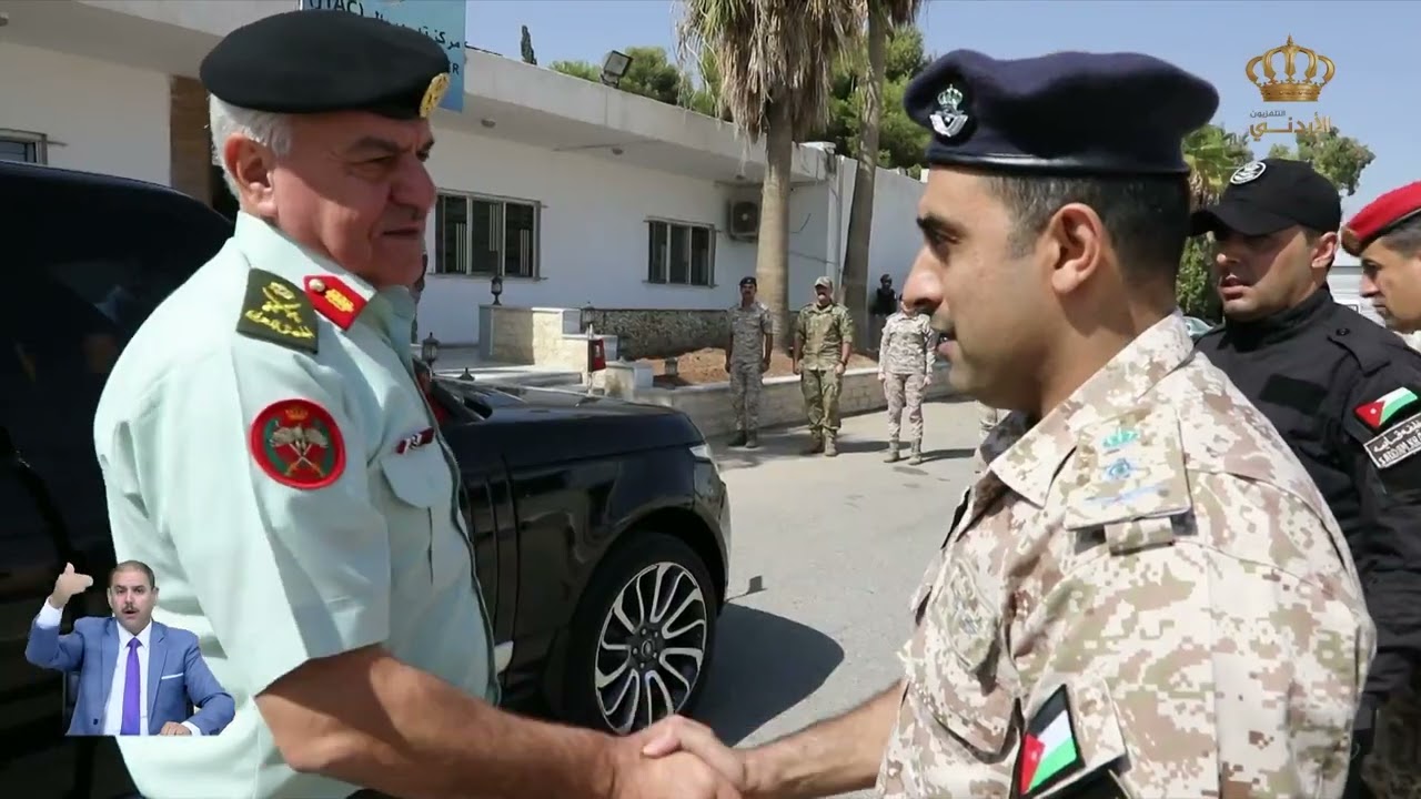 رئيس هيئة الأركان يزور قيادة سلاح الجو الملكي