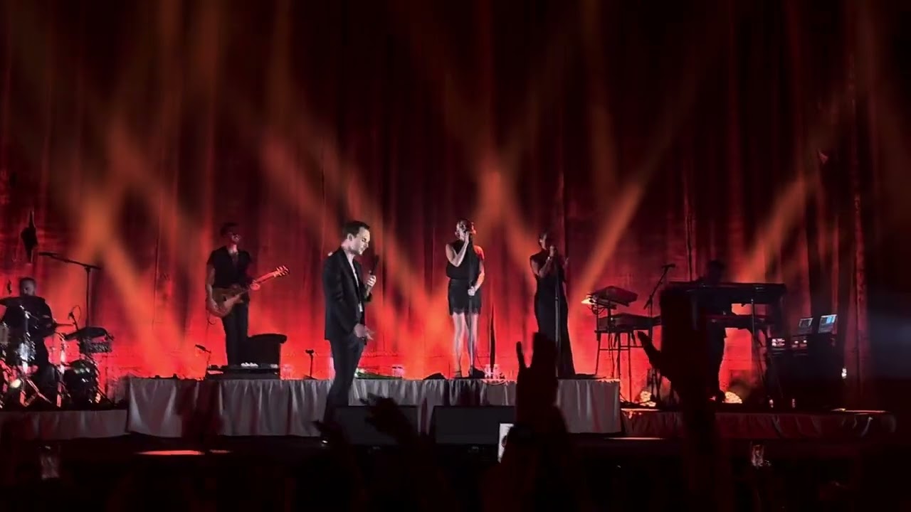 Hurts – Sandman (@ Zorlu PSM, Istanbul, 02.08.25)