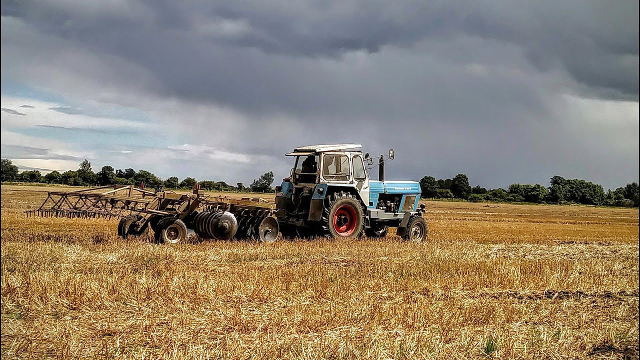 Strohbergung und Bodenbearbeitung mit Belarus, Zetor, Fortschritt und Kirovets