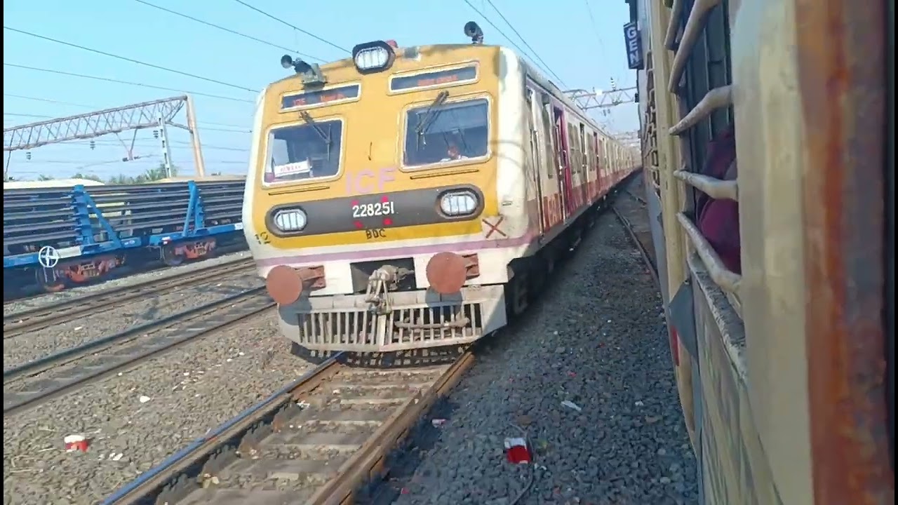 Parallel departure from Bardhaman junction and a short Tom & Jerry race || 12384 Intercity Express