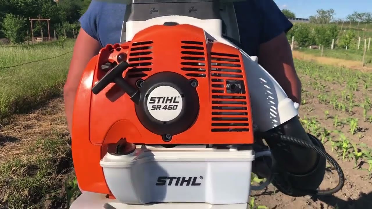 STIHL SR 450 in the cornfield