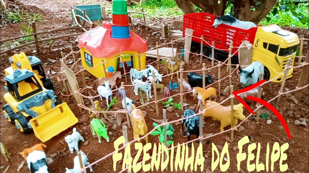 Fazendinha infantil - cavalo vaca cachorro ovelha trator escavadeira caminh&atilde;o de brinquedo.
