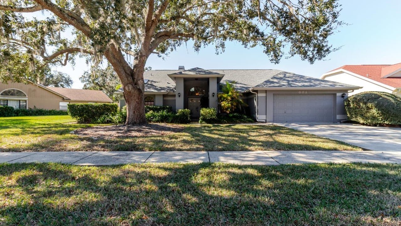 802 Centerwood Dr, Tarpon Springs, FL