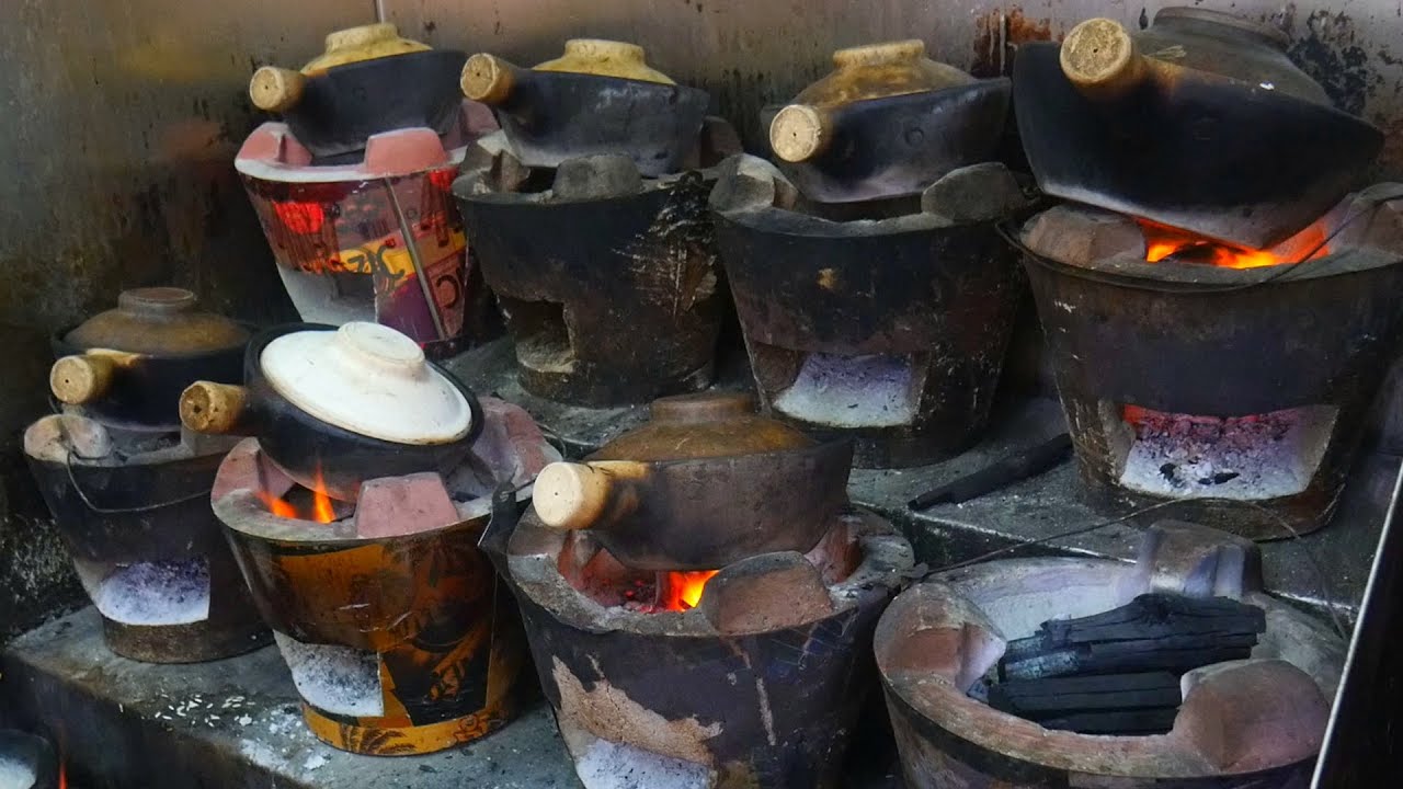CHARCOAL STOVE CLAYPOT CHICKEN RICE【砂锅饭 • 煲仔飯】🍚😋