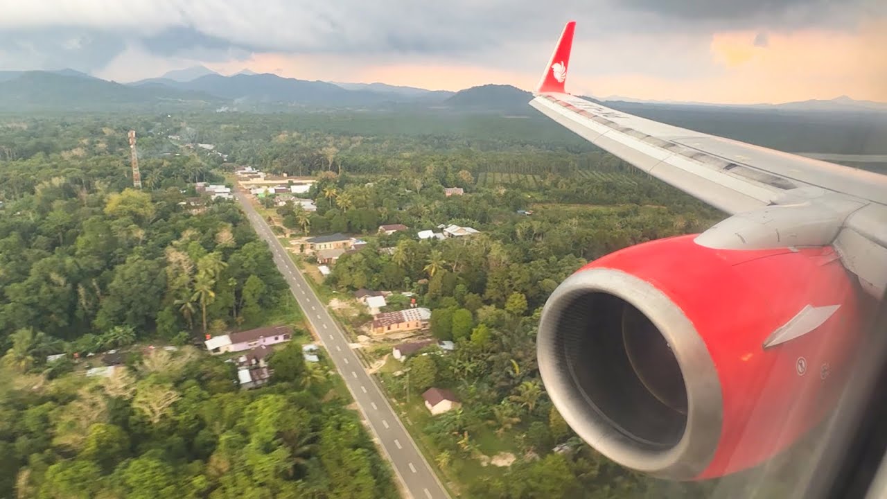Lion Air B737-800 landing in Belitung HAS Hanandjoeddin Airport