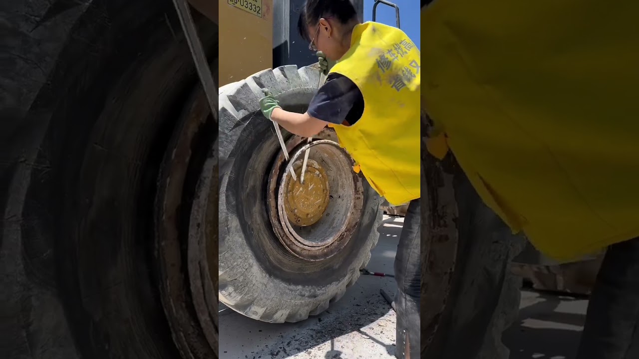 Wheel Loader Puncture Tire Replacement Outdoor Rescue!