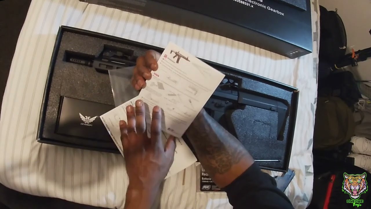 SE5 EP36  pt1 Unboxing + Review "Double Eagle Honey Badger (M904G AEG Rifle-M4 Platform)