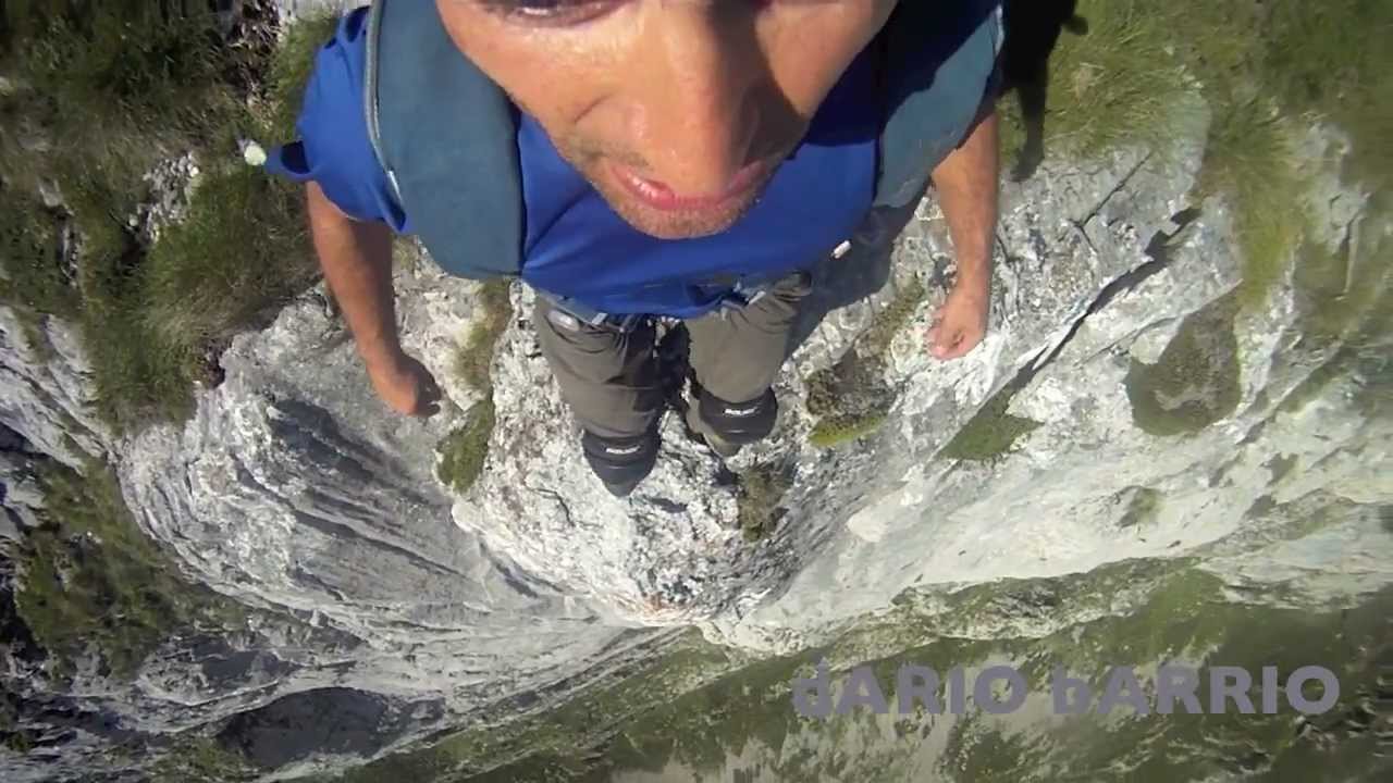Salto B.A.S.E. en el Naranjo de Bulnes. Carlos Suarez & Dario Barrio