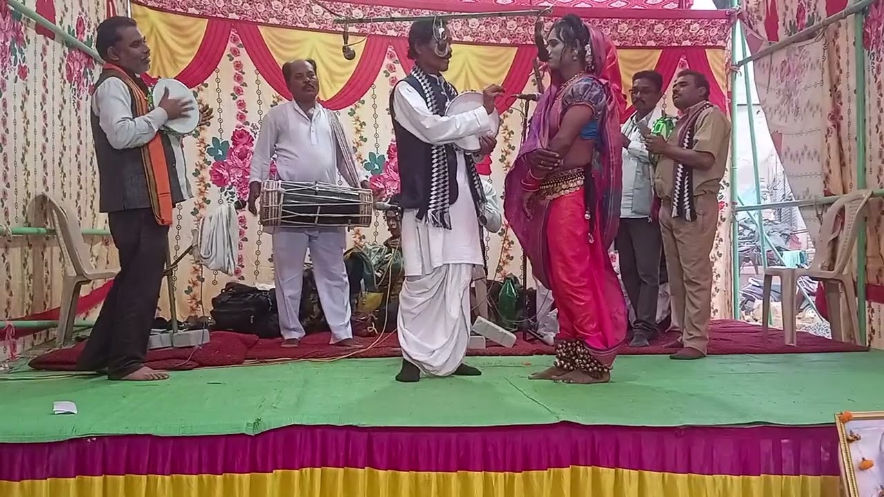 शाहीर सूर्यभान शेंडे, बाबासाहेब की देणं हैं गाणे की प्रस्तुती करते हुवे काटेगाव ब्रामणी तह मोहाडी