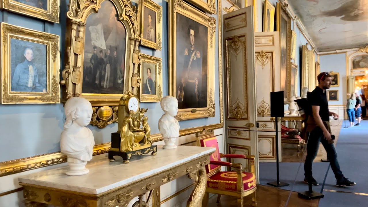 Stockholm Walks: the Royal Palace of Sweden. Elaborate rooms and intriguing cellars.