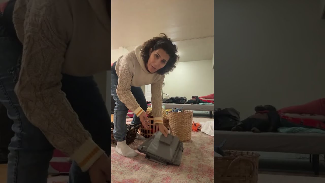 Tanaz Mehraban        تو خارج  به همدیگر هیچ کمکی نمی کنند آن وقت می خواهند صاحب ایران هم بشوند 🎁
