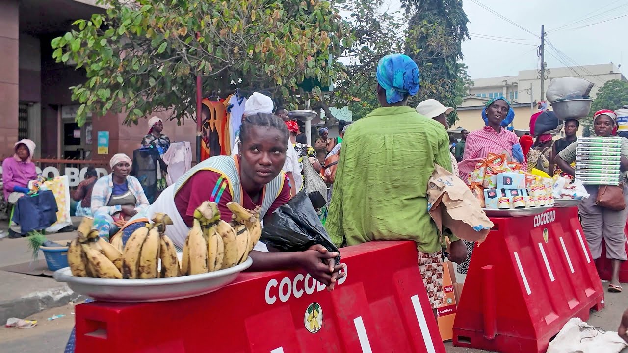 WALK IN STREET MARKET IN GHANA ACCRA, AFRICA