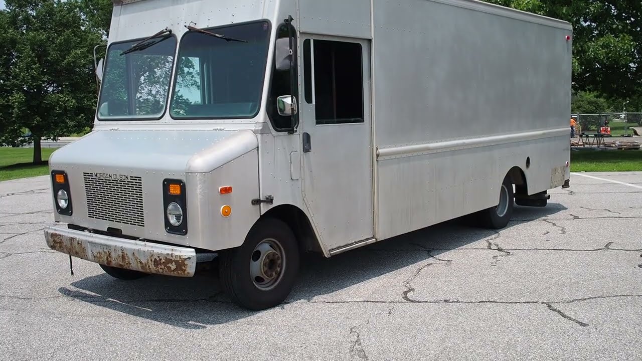 Strong running 2001 Step Van / Bread Truck Diesel !!  For Sale !!