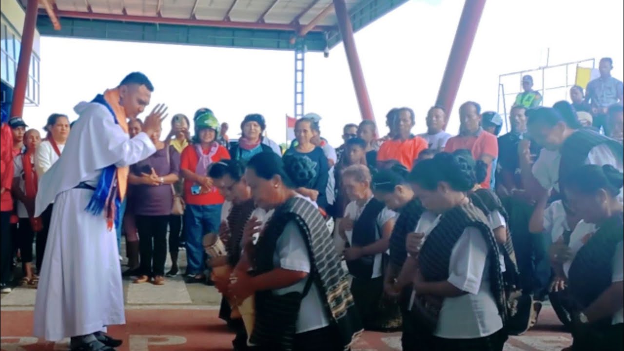 Penjemputan Pastor Daniel Kelmanutu. OSA Di bandara Mathilda Batlayeri Saumlaki. Sabtu 18 Juni 2022