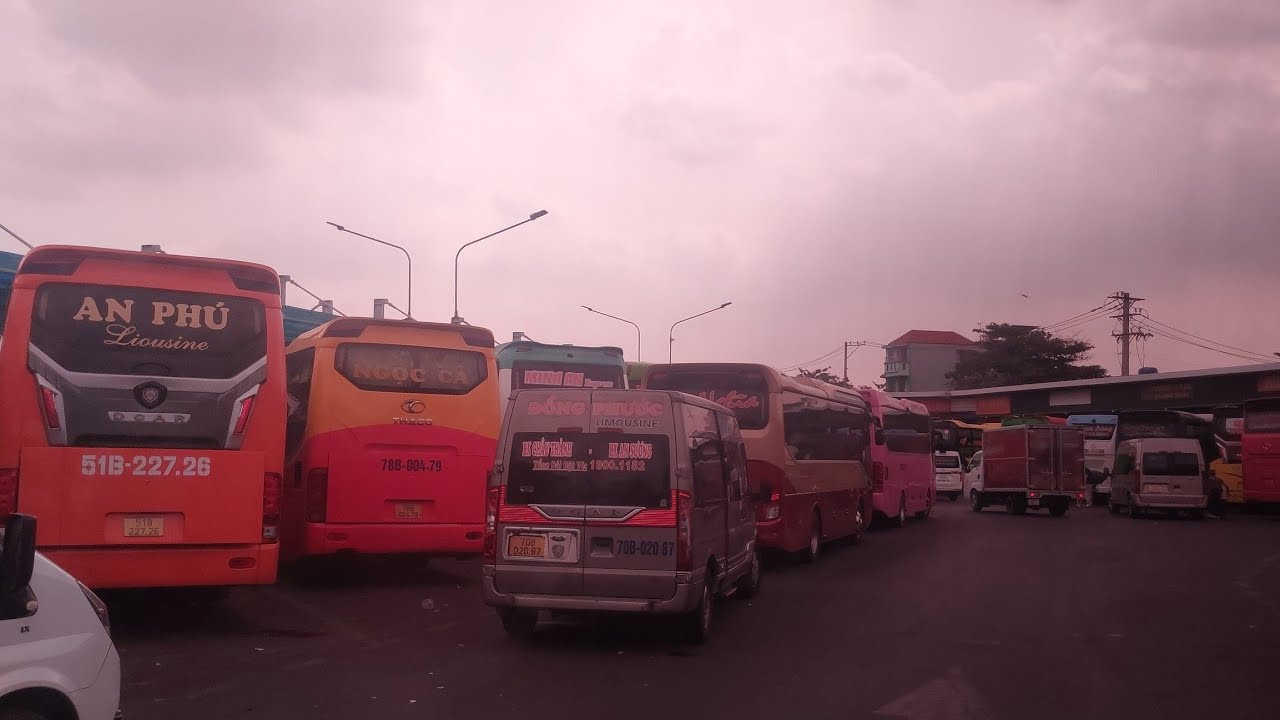 Departed - An Suong Bus Station, HCMC, Vietnam 