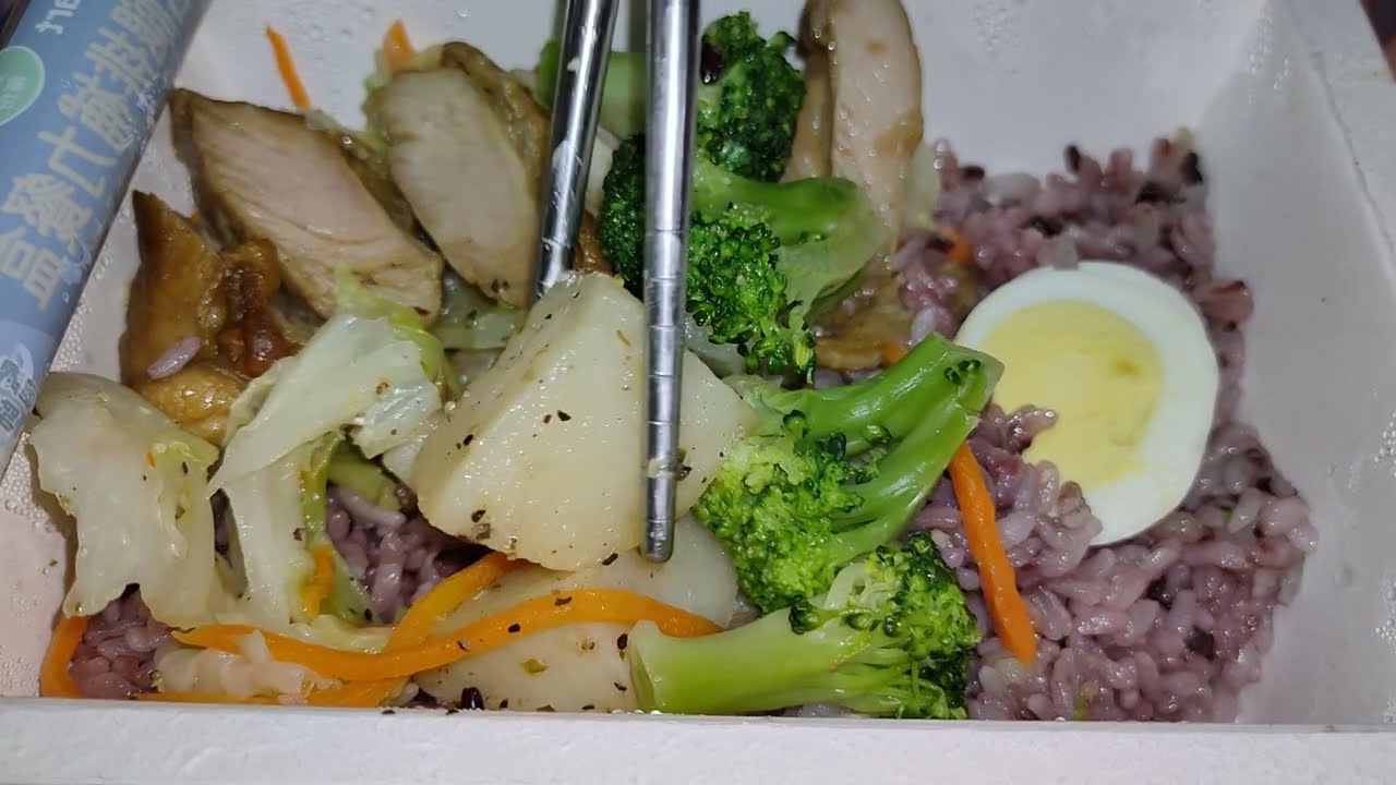 蔬活腿排補力餐盒＋維也納雞肉熱狗＋香辣雞肉熱狗