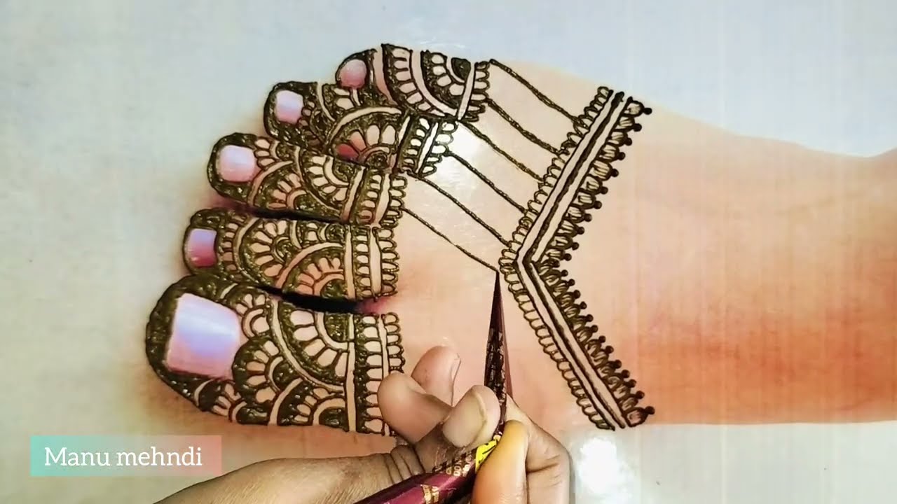 अभी देखे इस मेहंदी डिजाइन को Bahut hi aasan Pero ka simple mehndi design 🌿 🌿 
