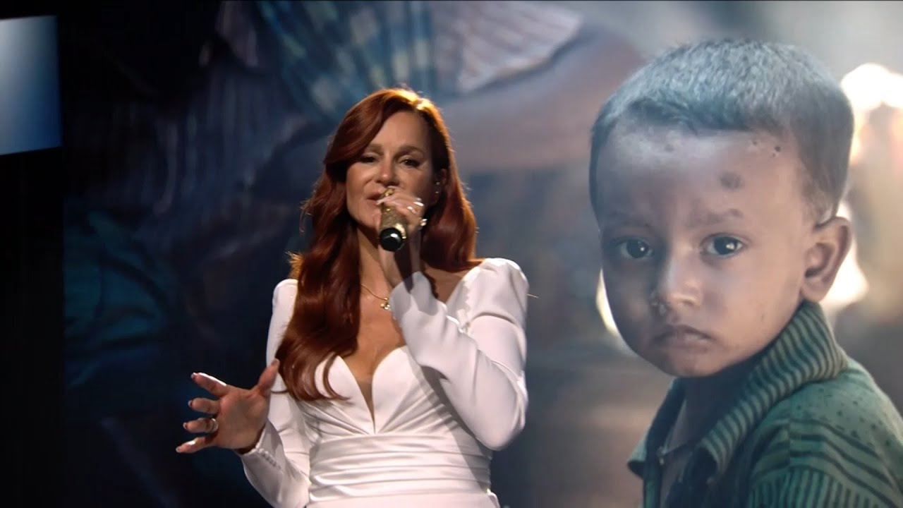 Andrea Berg - Die wei&szlig;en Tauben (Live-Clip 