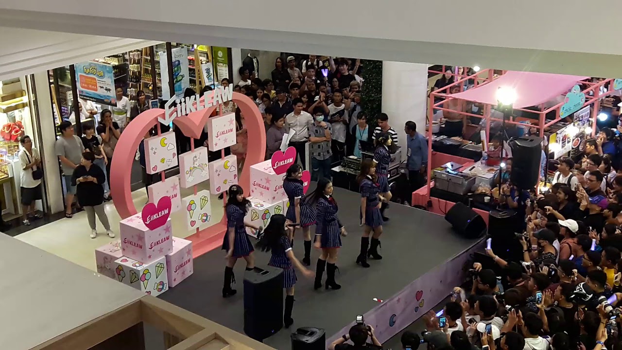 BNK งาน Uni EiikLEAW Market  18.05.61