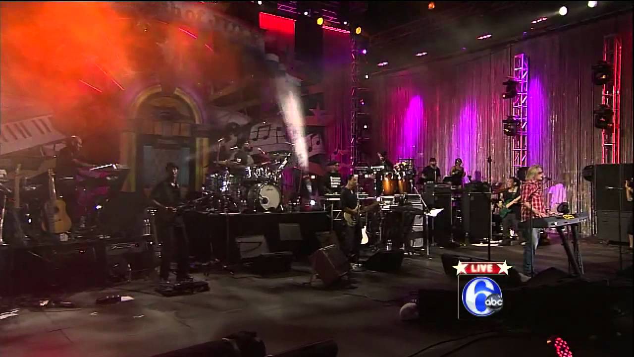 Daryl Hall with The Roots - 