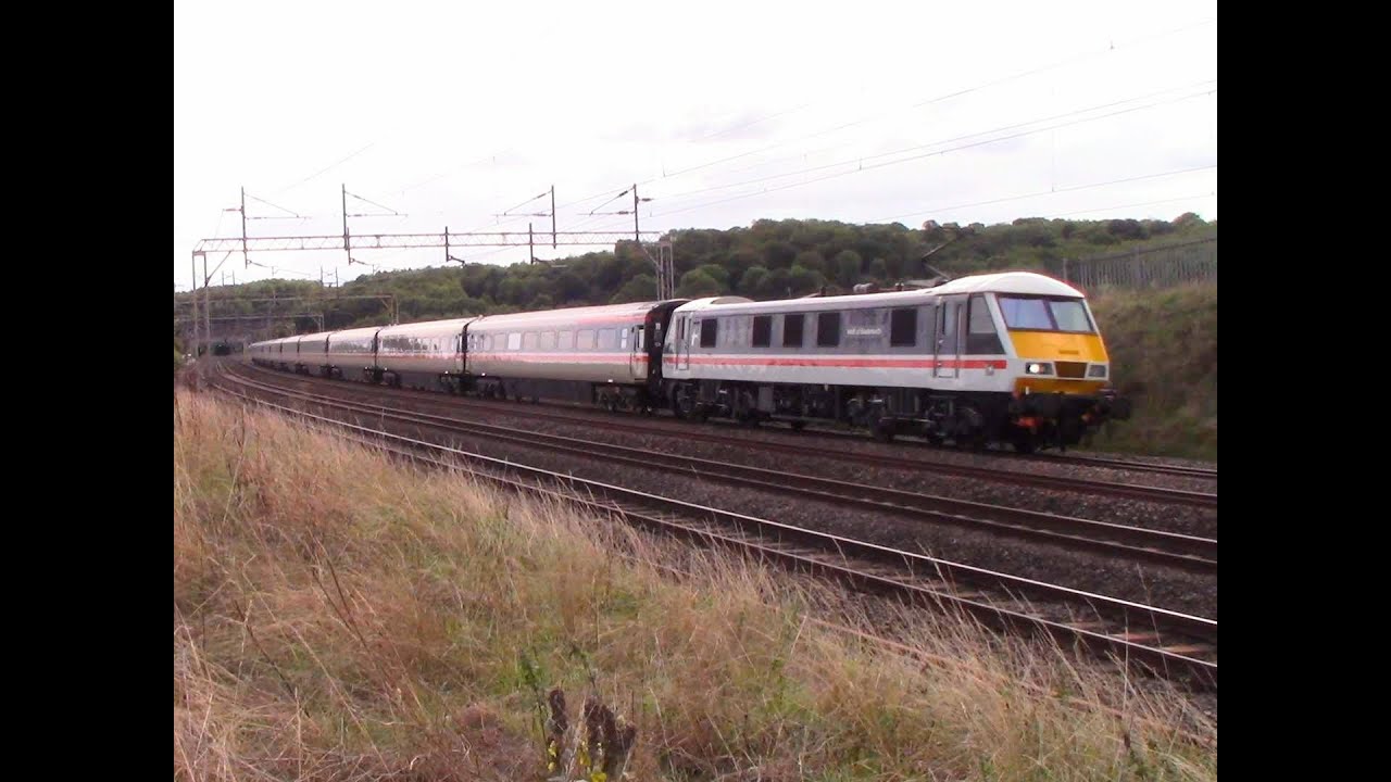90002 'wolf of badenoch' speeds through linslade working an Avanti service to Manchester picadilly