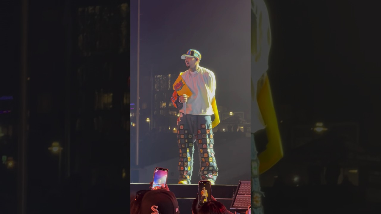 Chris Brown&rsquo;s Jacket Off = Showtime 🔥 #BreezyBowl