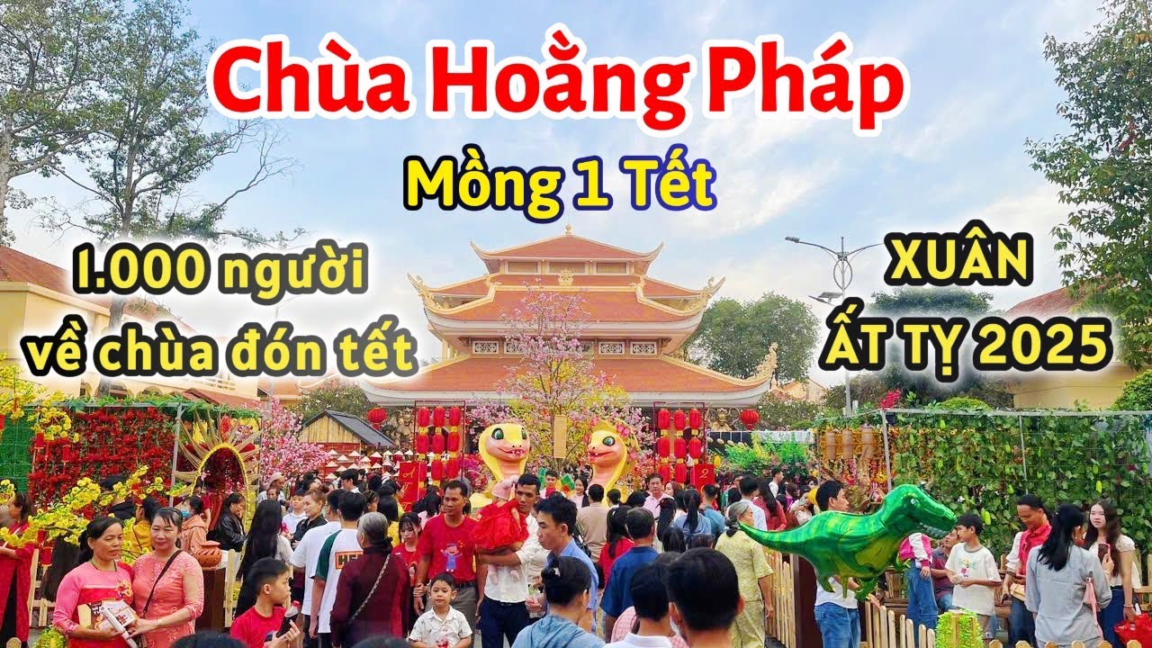 Chùa Hoằng Pháp Hóc Môn đón hơn 1.000 người đến cúng ngày mùng 1 đầu năm Xuân Ất Tỵ 2025