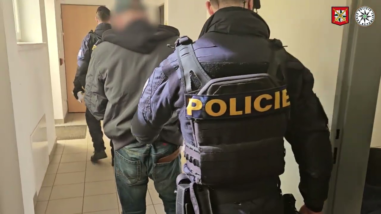 Policie ČR: Z cely jel přímo k soudu, kde soudce rozhodoval o jeho vzetí do vazby.