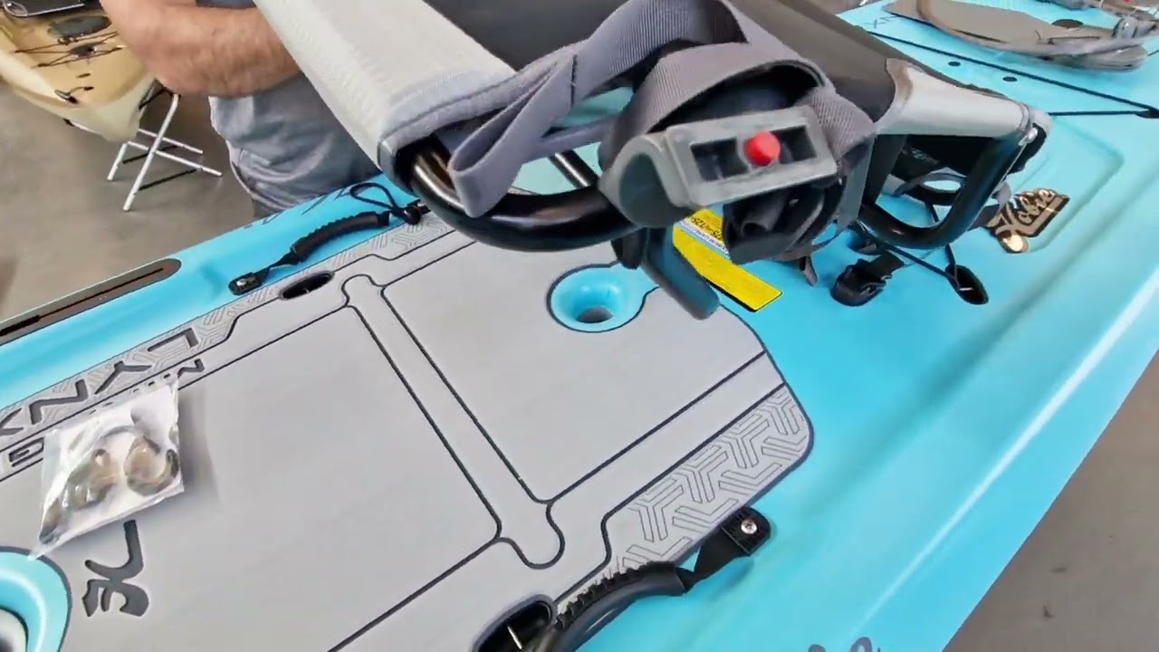 Unboxing kayak Hobie Lynx Cataline Blue