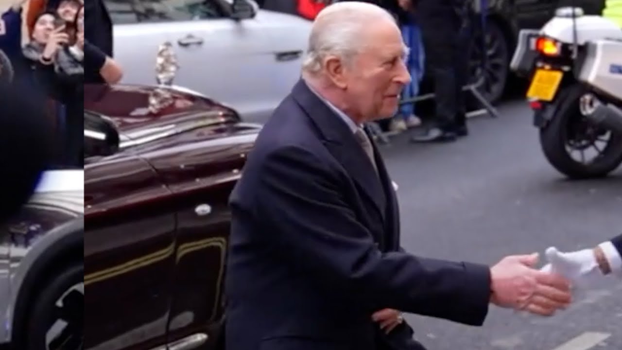 King Charles Makes Surprise Appearance in London | Thousands Go Wild!